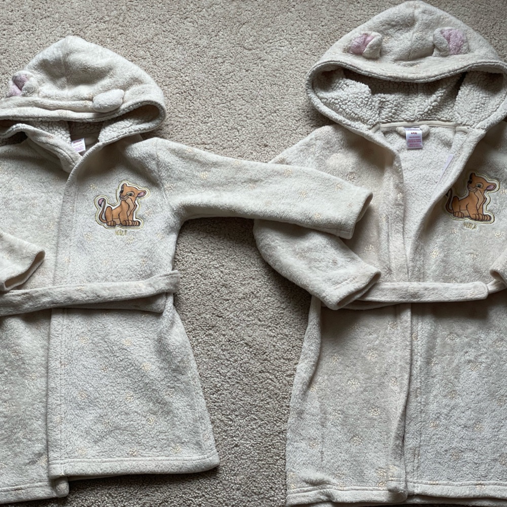 LION KING BATH ROBES - Picture 2 of 5